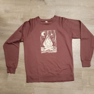 Cozy Maroon Graphic Sweatshirt Akinz
